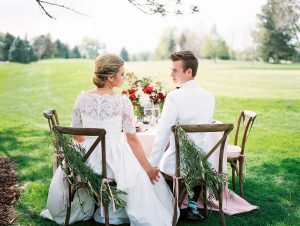 Outdoor-Wedding-Inspiration-in-Pink-and-Red-600x452